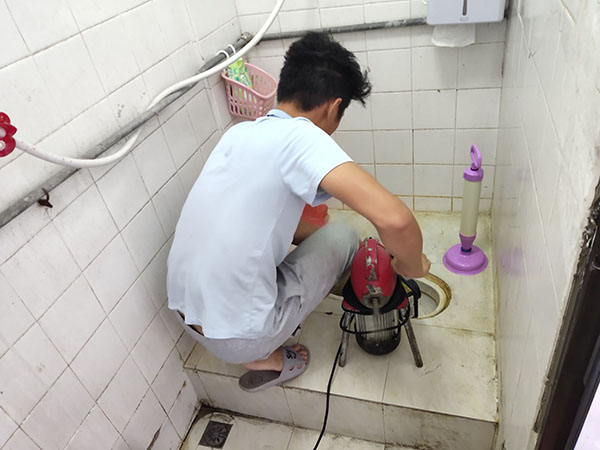 宁夏肥皂掉到马桶里把马桶堵住了怎么办？马桶堵住了怎么办